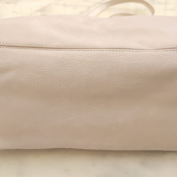 NWT. The Limited Crossbody/Shoulder/Laptop bag with three layers - Picture 5 of 5